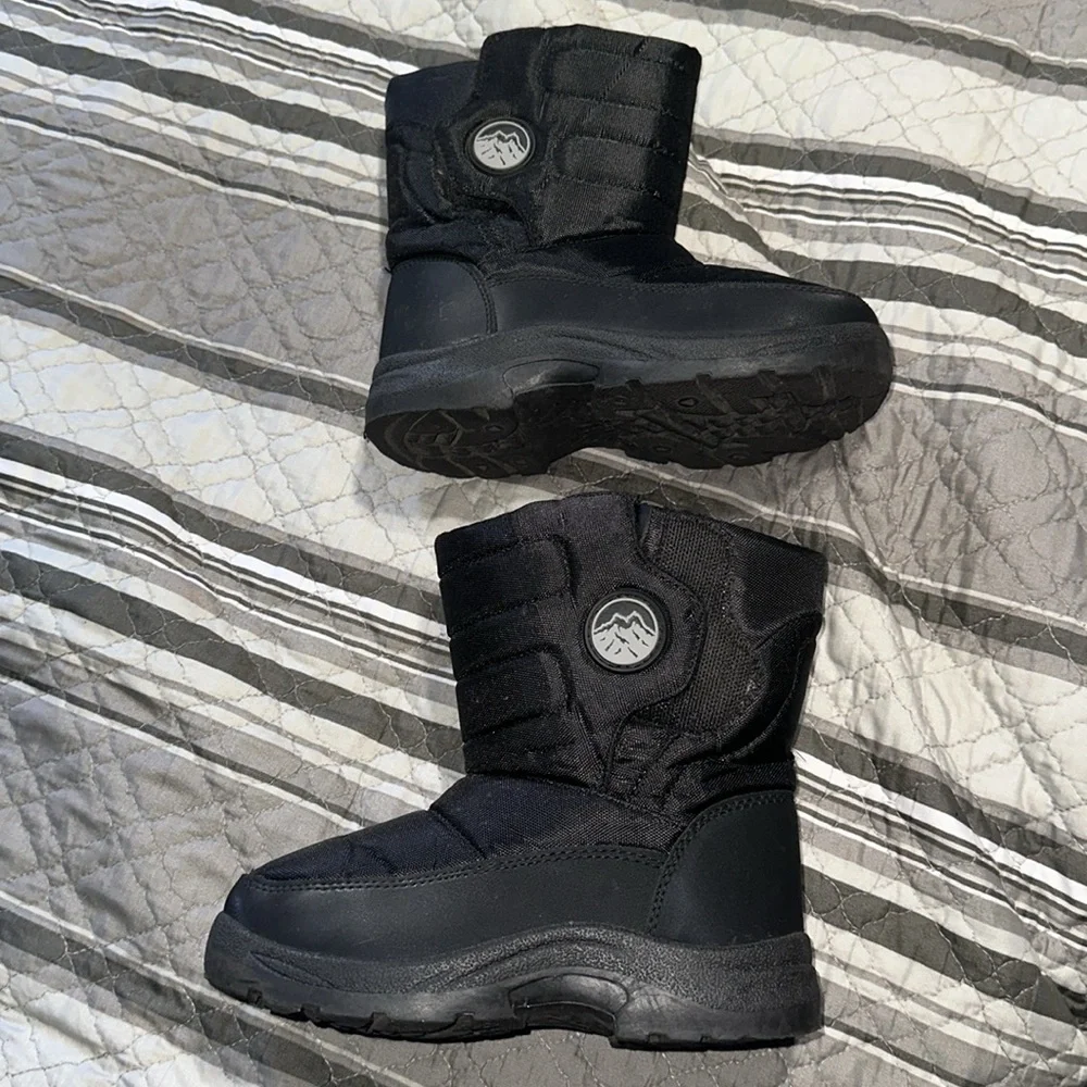 World Famous Sports Kids Youth Black Snow Boots Velcro Closing - Winter Boots